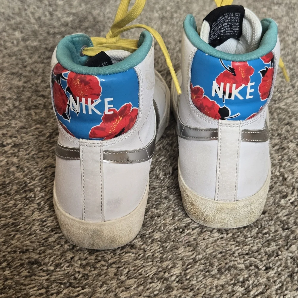 Nike High-Top Sneakers with Yellow Laces And Blue Floral Design Size 6Y